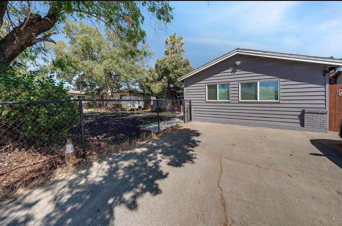 10401 Buena Plaza Cir - Photo 1