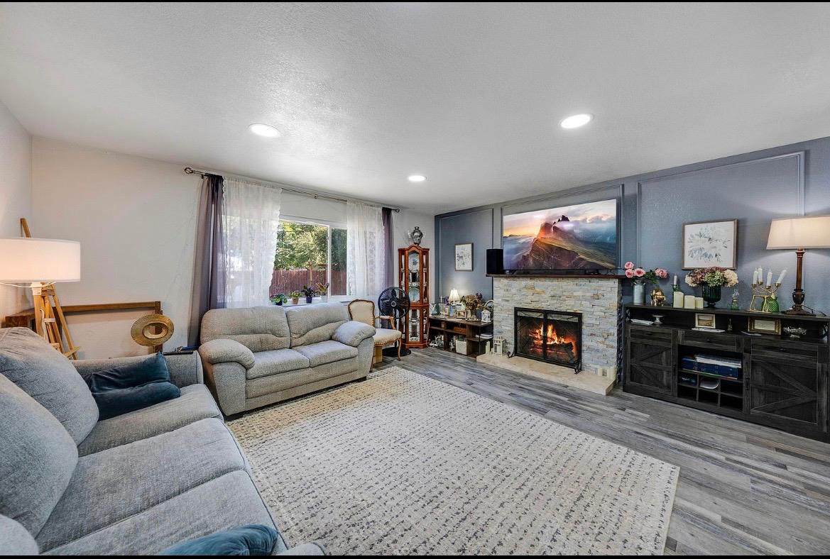 https://bt-photos.global.ssl.fastly.net/sacramento/orig_boomver_1_561230741-2.jpg