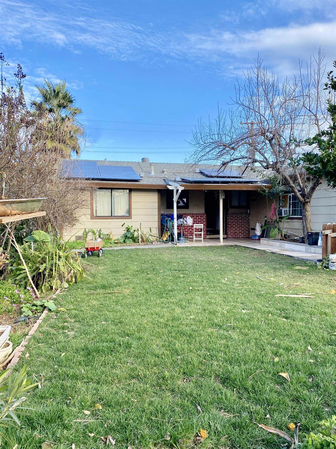 723 Helen Way - Photo 1