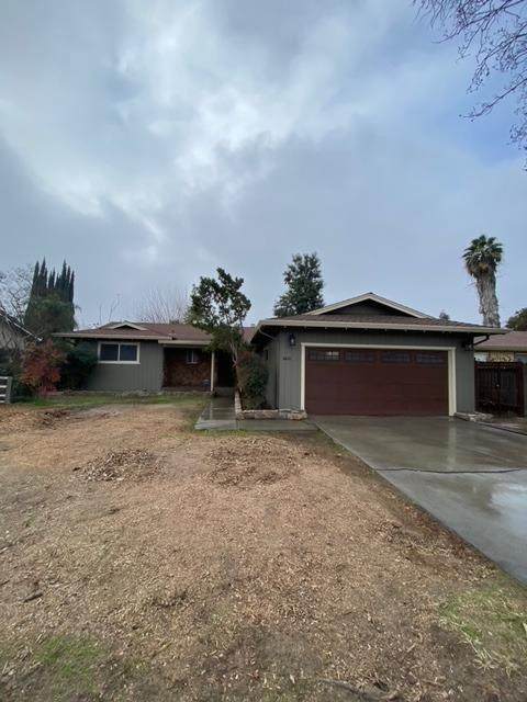 2621 N Olive Ave - Photo 1