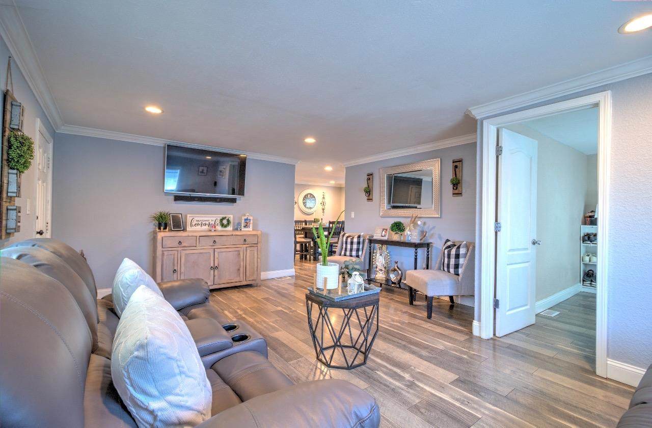 15820 S Harlan Rd - Photo 1