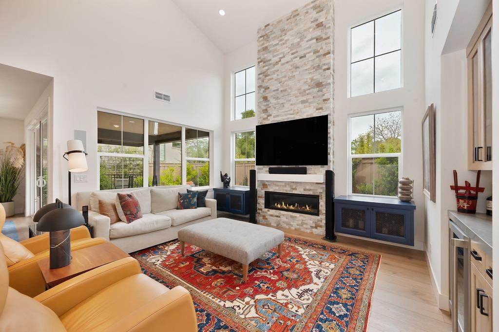 8444 Sun View Circle - Photo 1