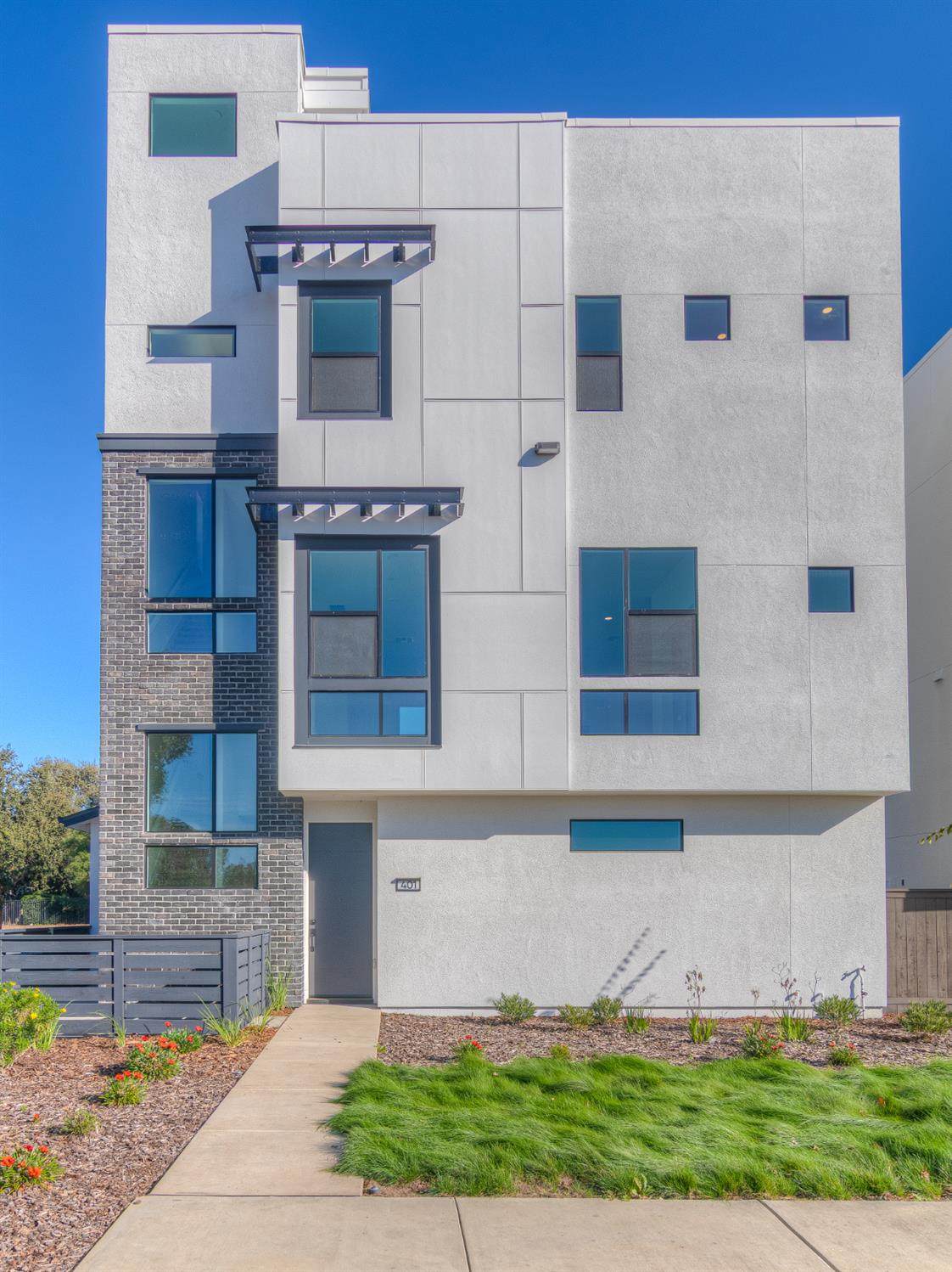 401 6th Street - Photo 1