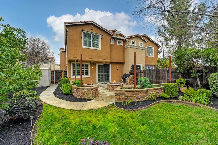 2060 Sierra View Circle - Photo 1