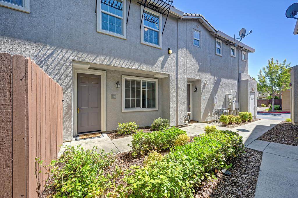 1102 Ferry Circle - Photo 1