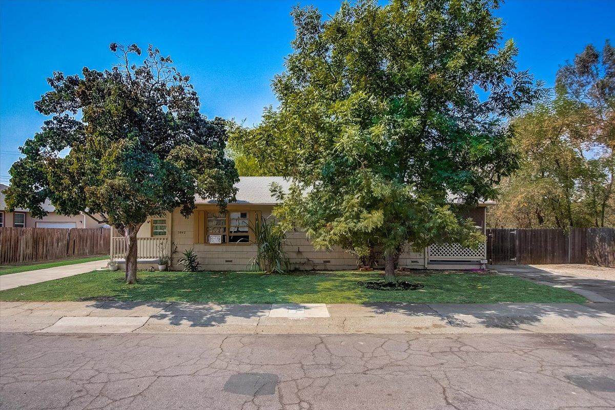 5840 Nina Way - Photo 1