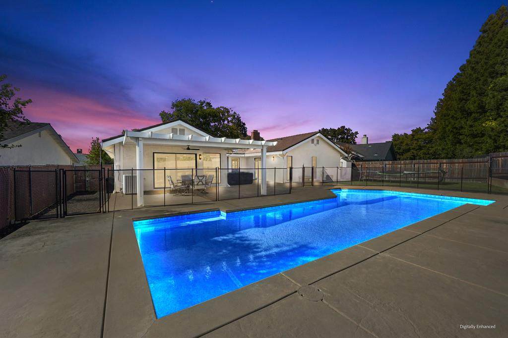 https://bt-photos.global.ssl.fastly.net/sacramento/orig_boomver_3_561229165-2.jpg
