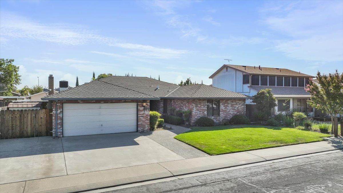 876 Placer Avenue - Photo 1