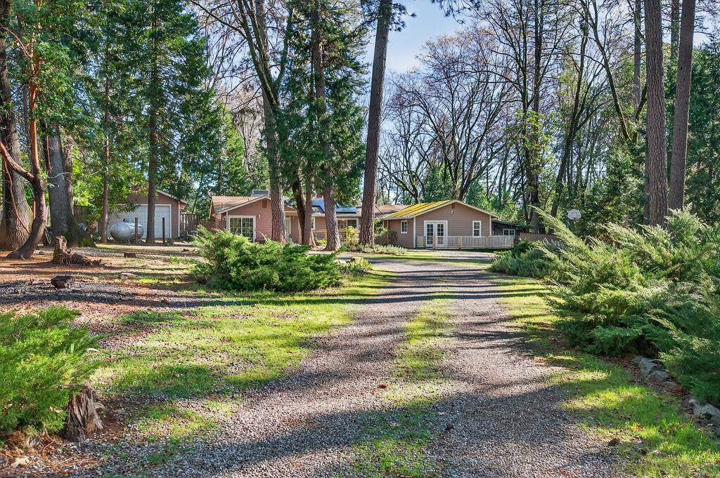5897 Silverleaf Dr - Photo 1