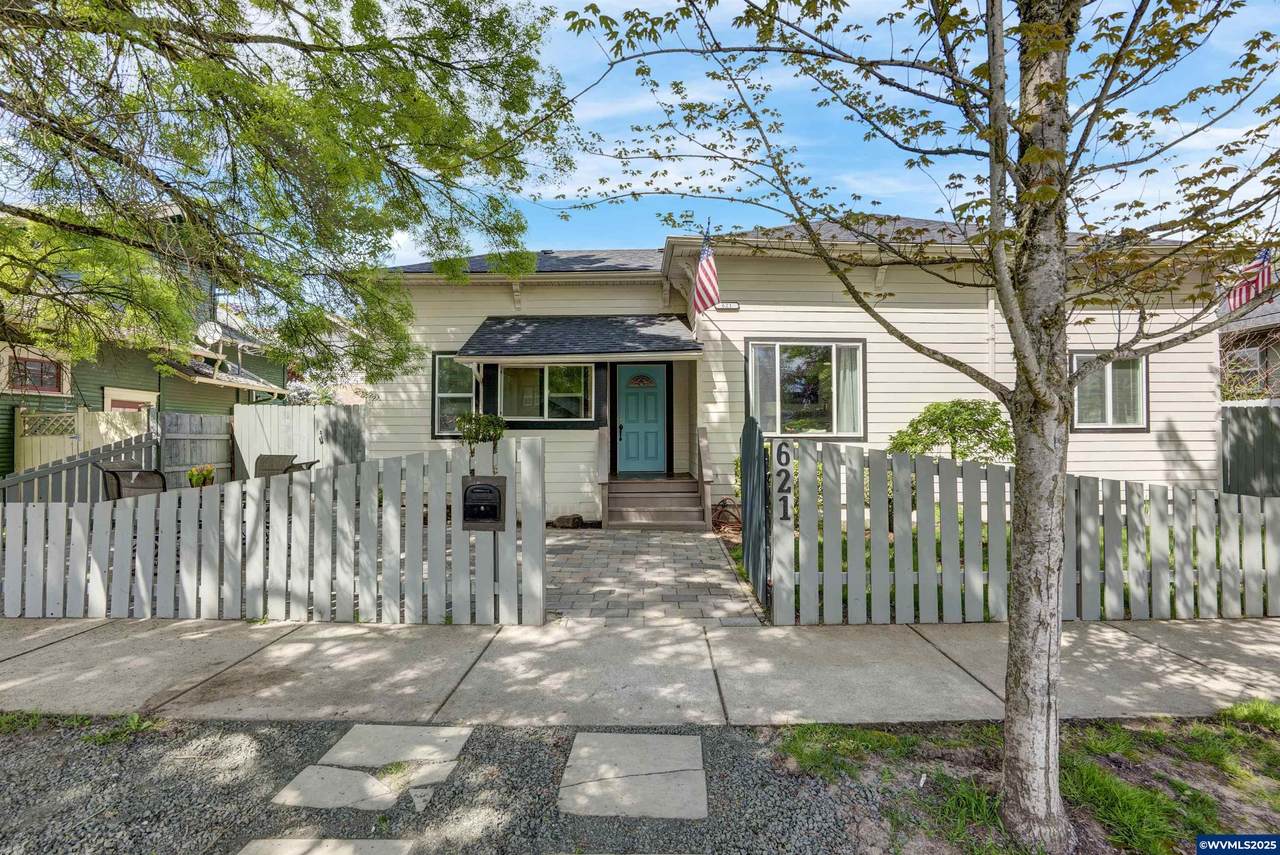 621 4th Av - Photo 1