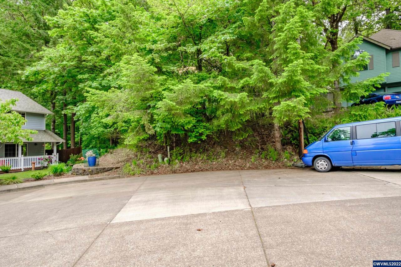 2325 Nightingale - Photo 1
