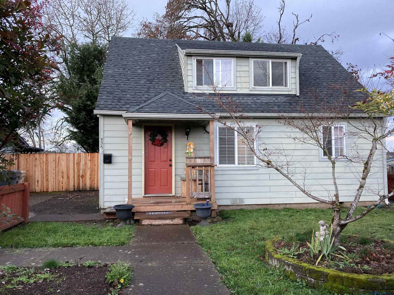 936 Miller Av - Photo 1