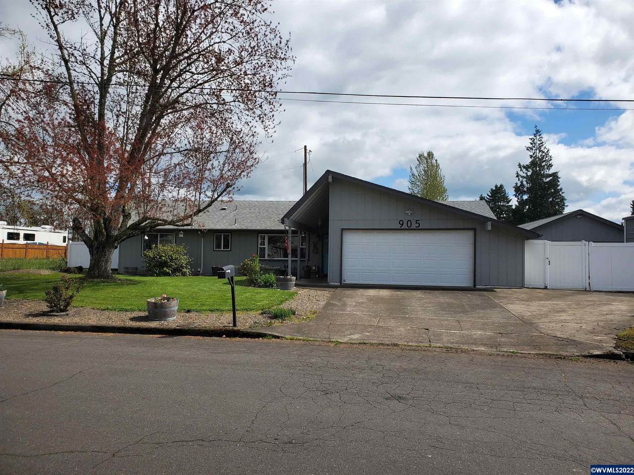 905 Cox St - Photo 1