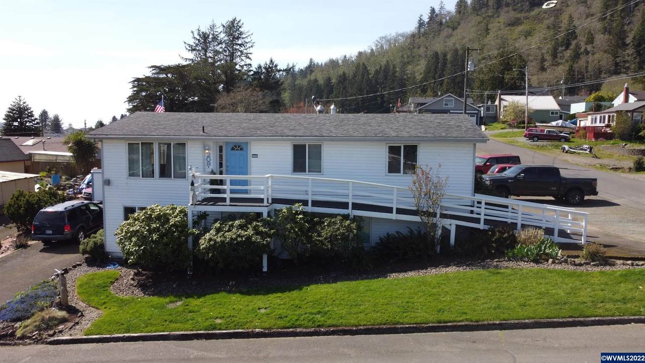 209 Sixth St - Photo 1