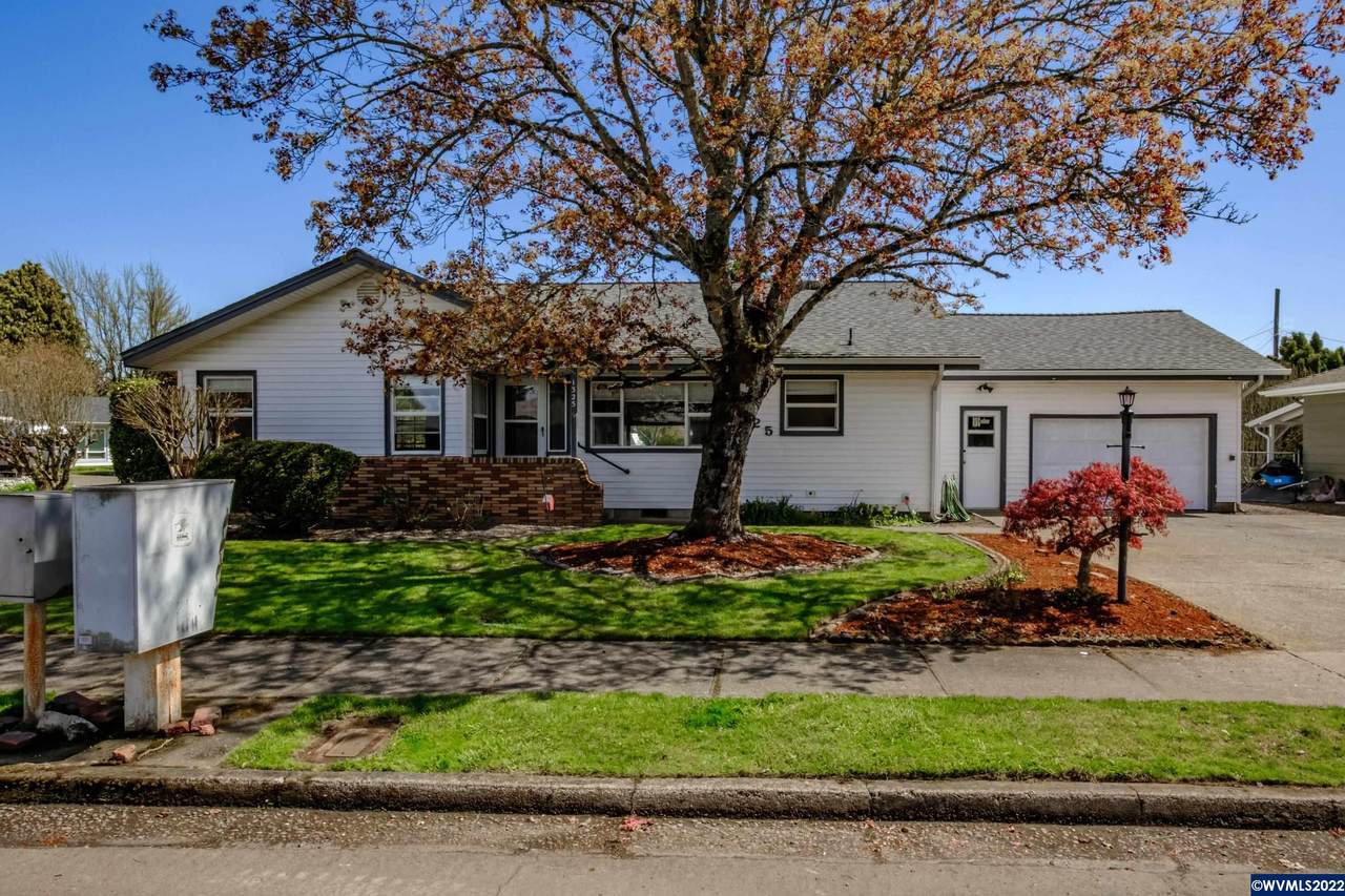 1325 Center St - Photo 1