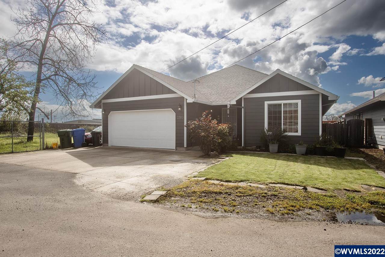 2793 Evergreen Av - Photo 1
