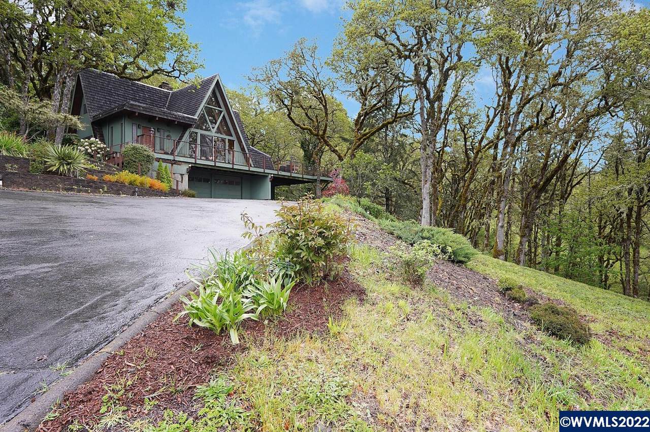 1095 Heather Dr - Photo 1