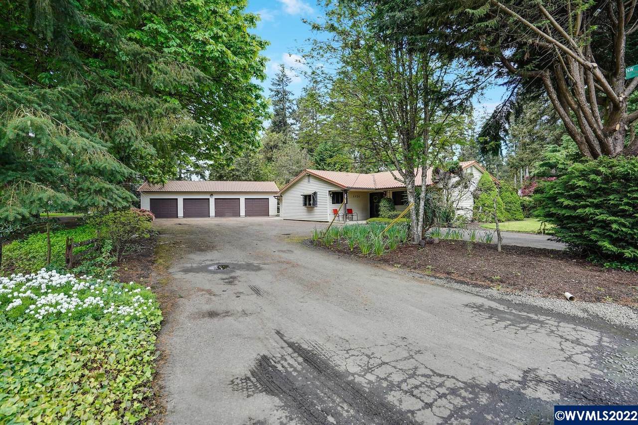 1320 Shady Ln - Photo 1