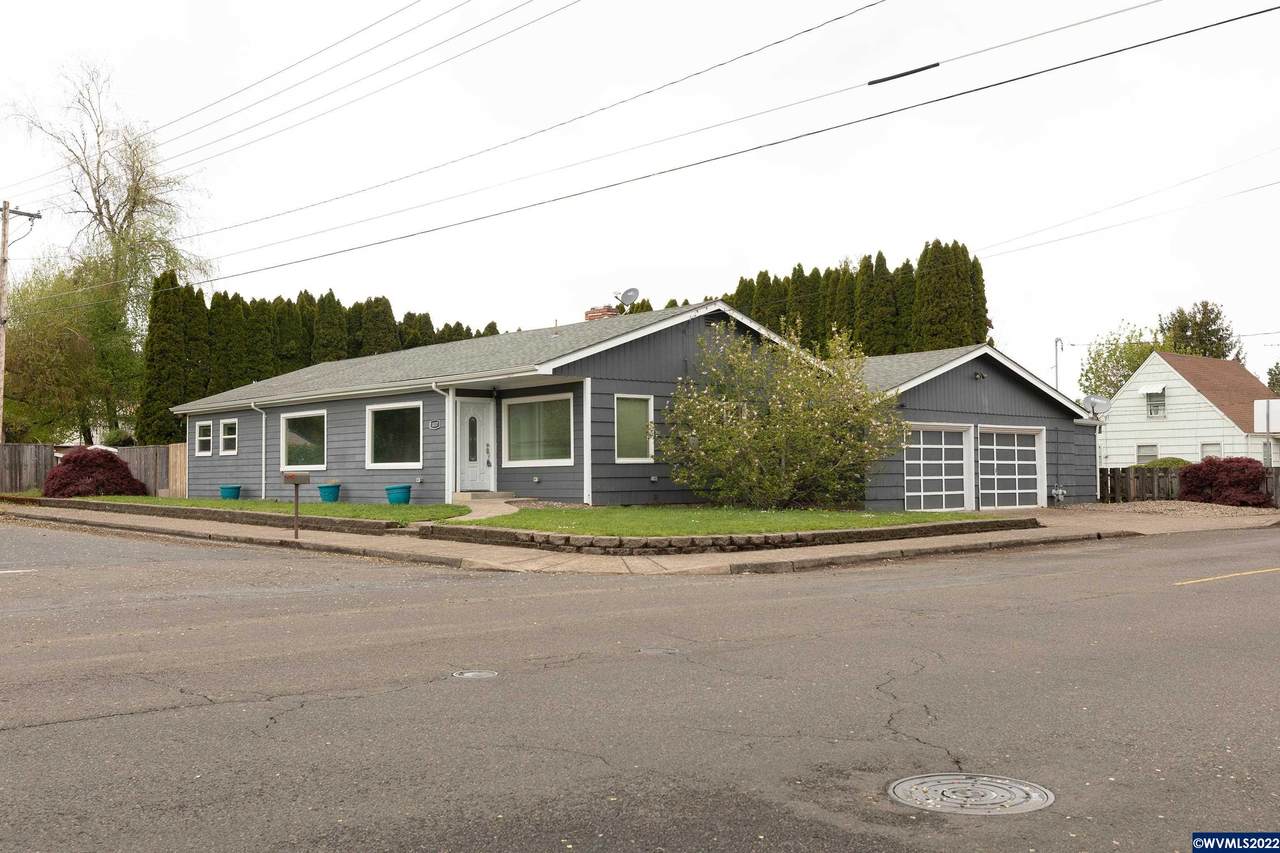 1037 28th St - Photo 1