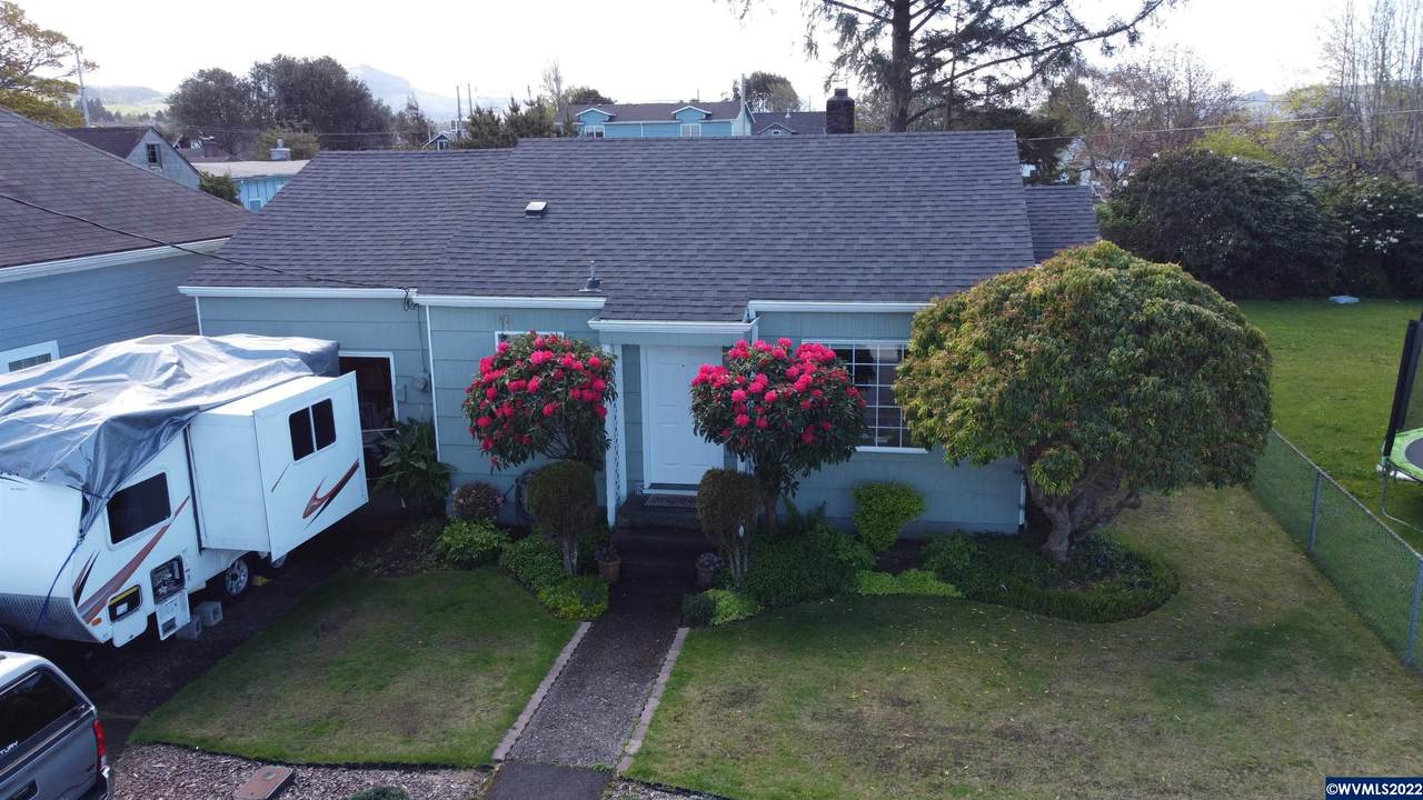 845 9th Av - Photo 1