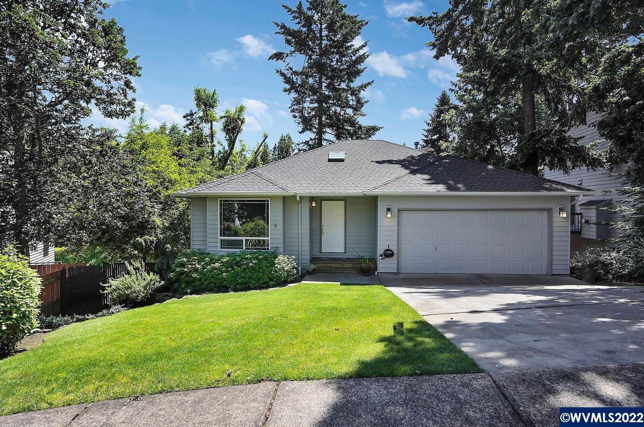 1064 Ashwood Ct - Photo 1