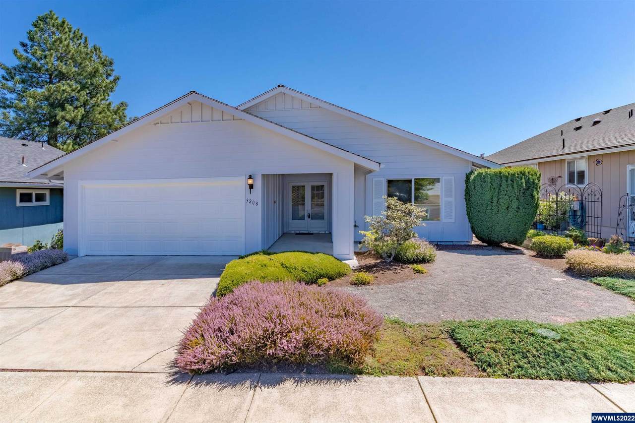3208 Oakcrest Dr - Photo 1