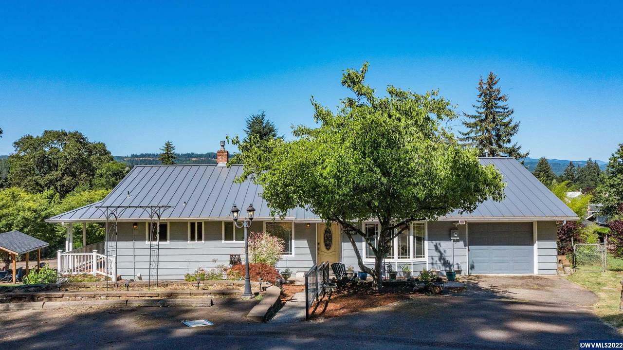 1021 Vista Ln - Photo 1
