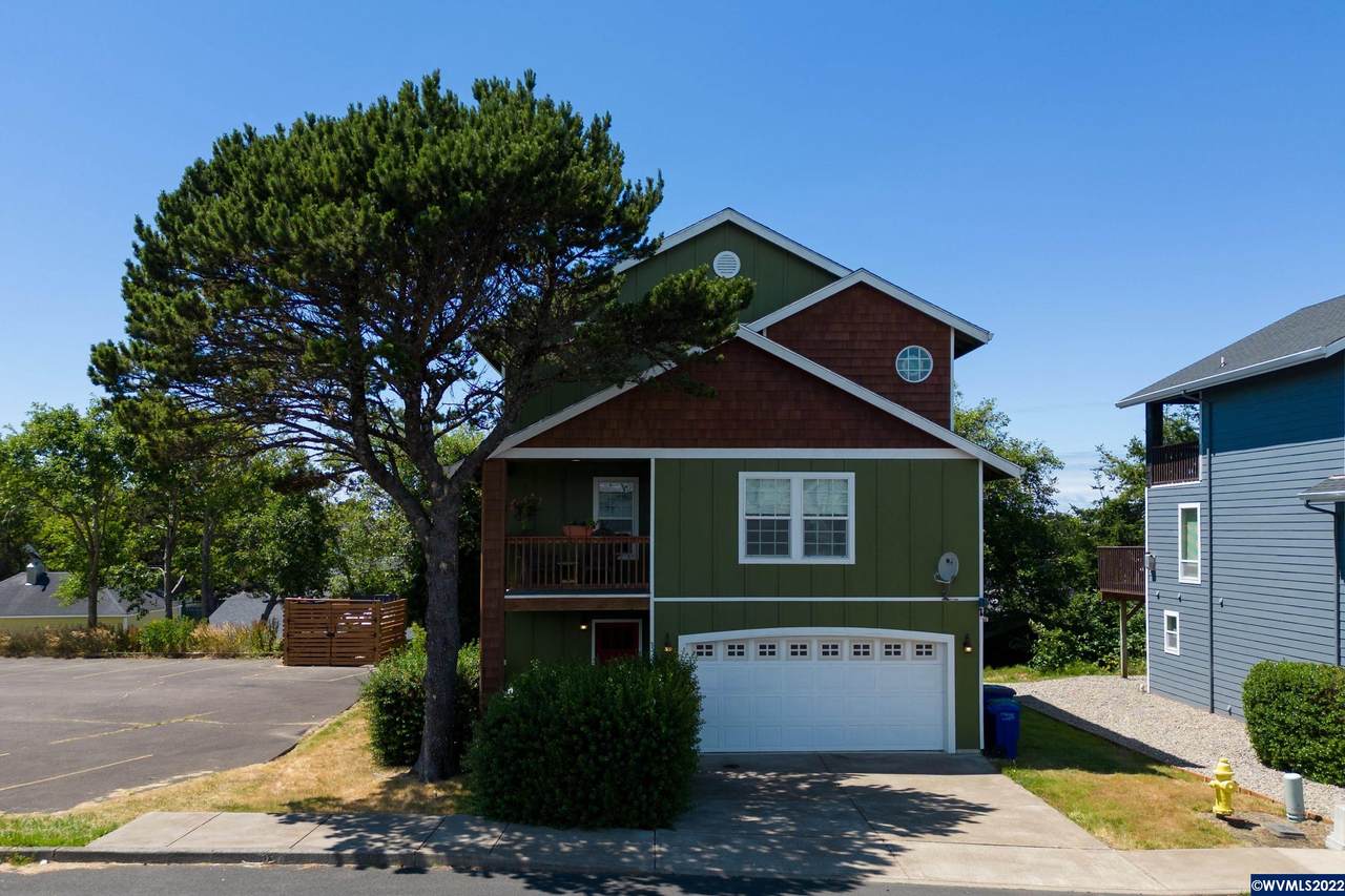 2136 Mast Av - Photo 1