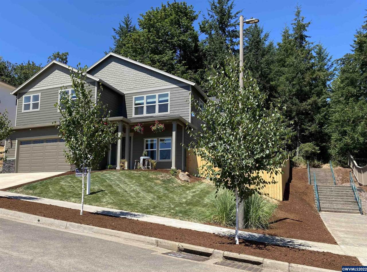 820 Hawk Dr - Photo 1