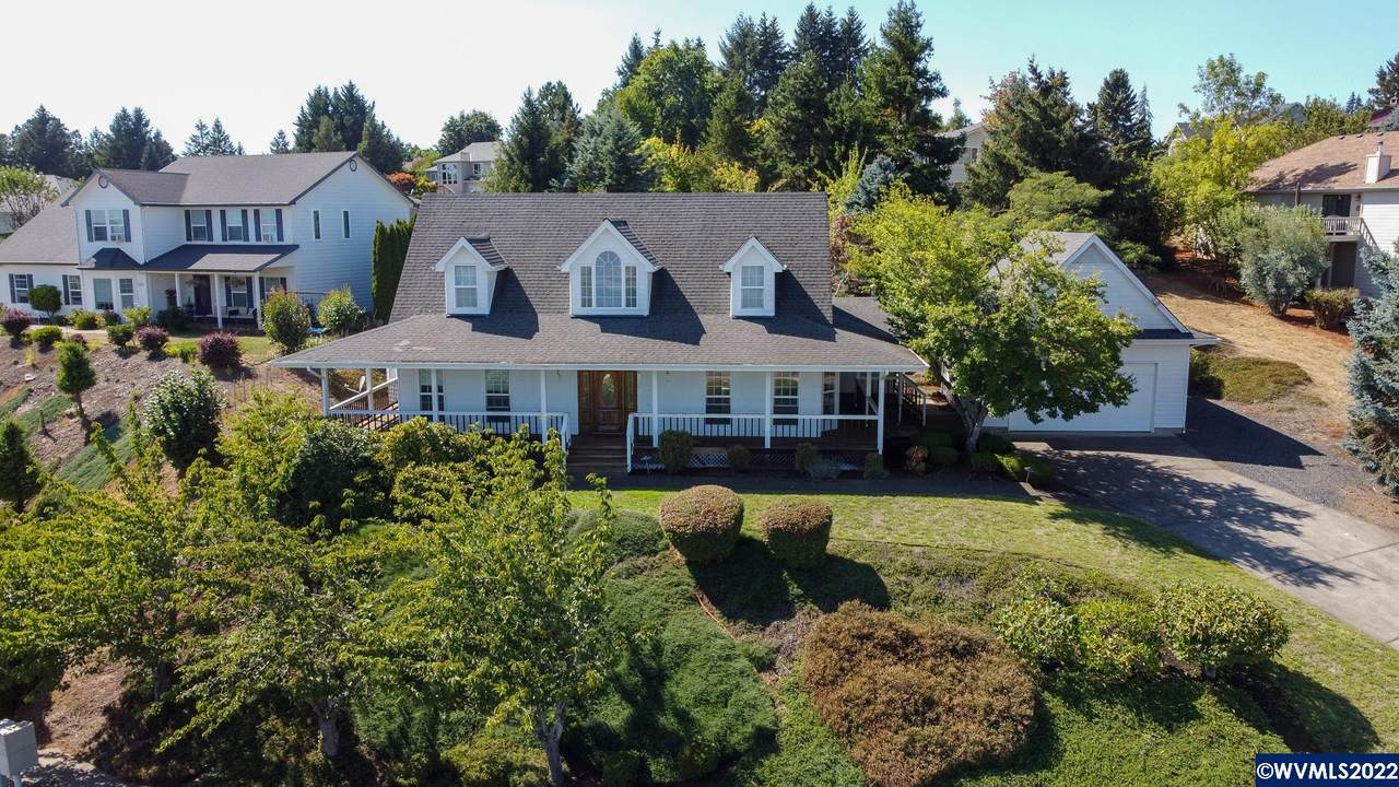 2407 Oakwood Dr - Photo 1