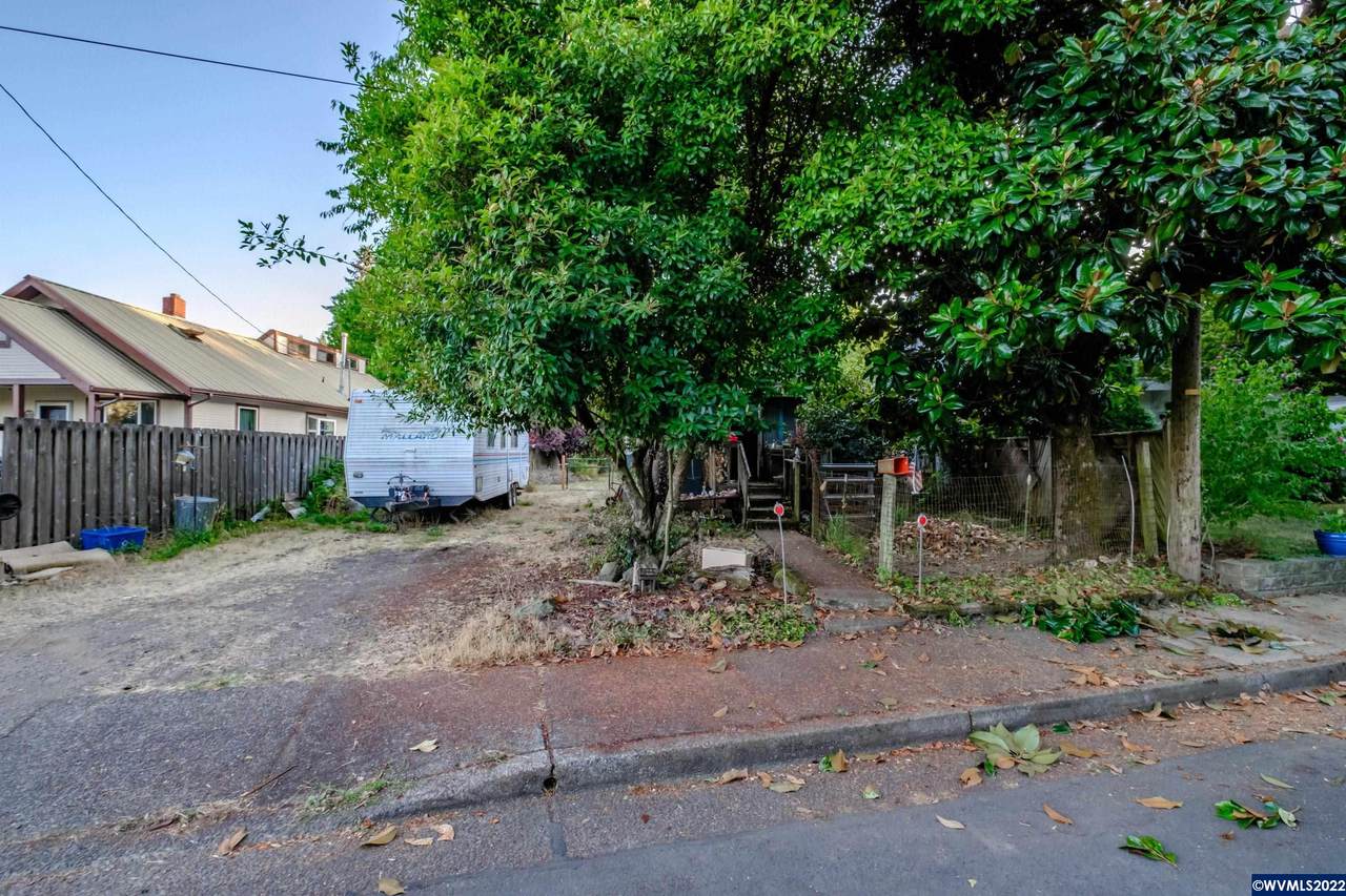 284 Rennie Pl - Photo 1