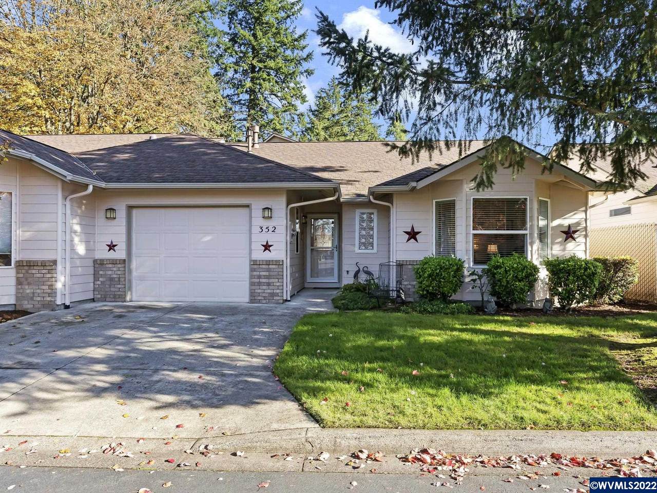 352 Fircrest Pl - Photo 1