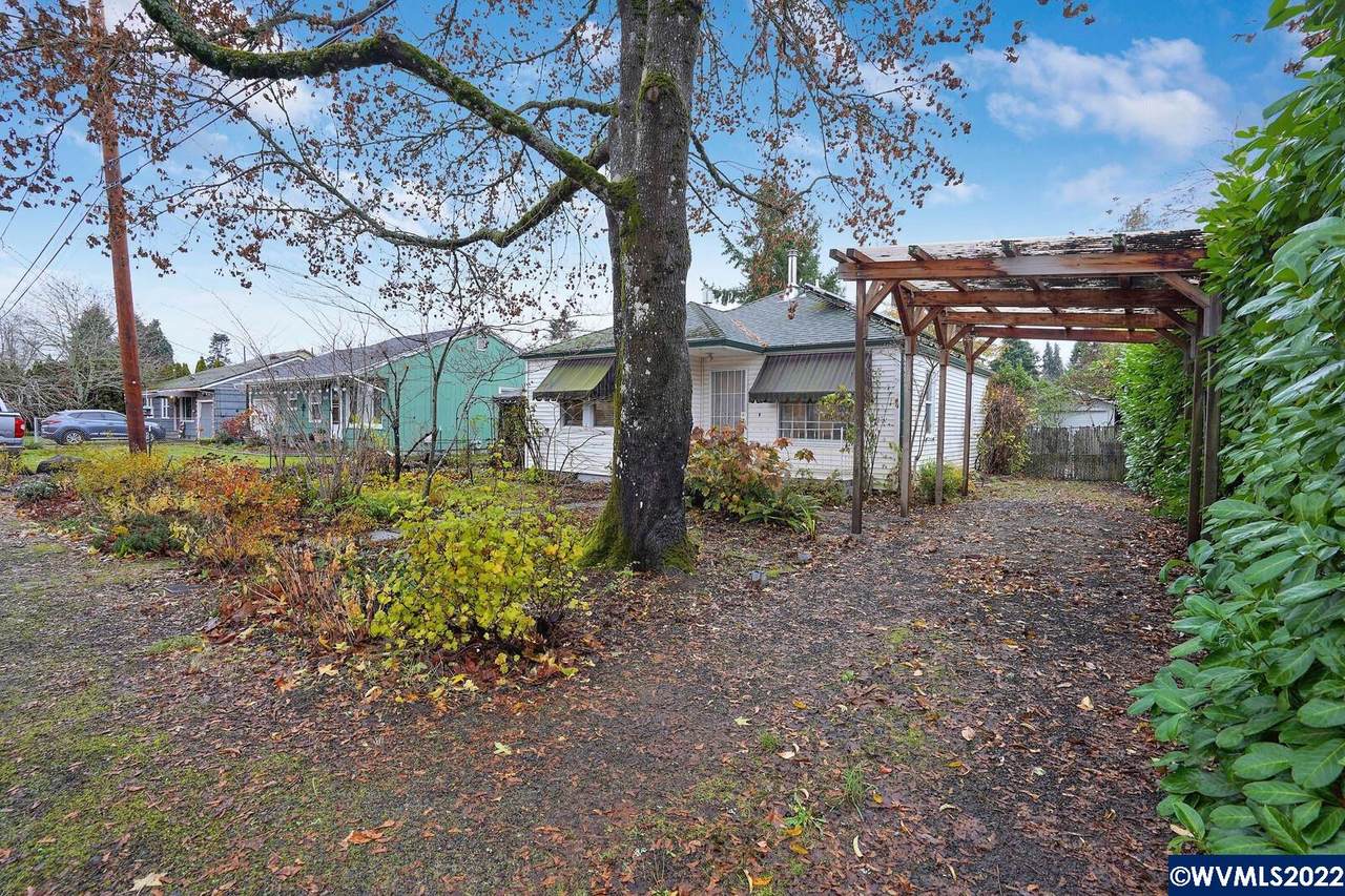4634 Clark St - Photo 1