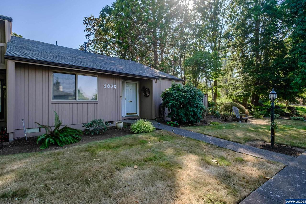 1070 Cardinal St - Photo 1