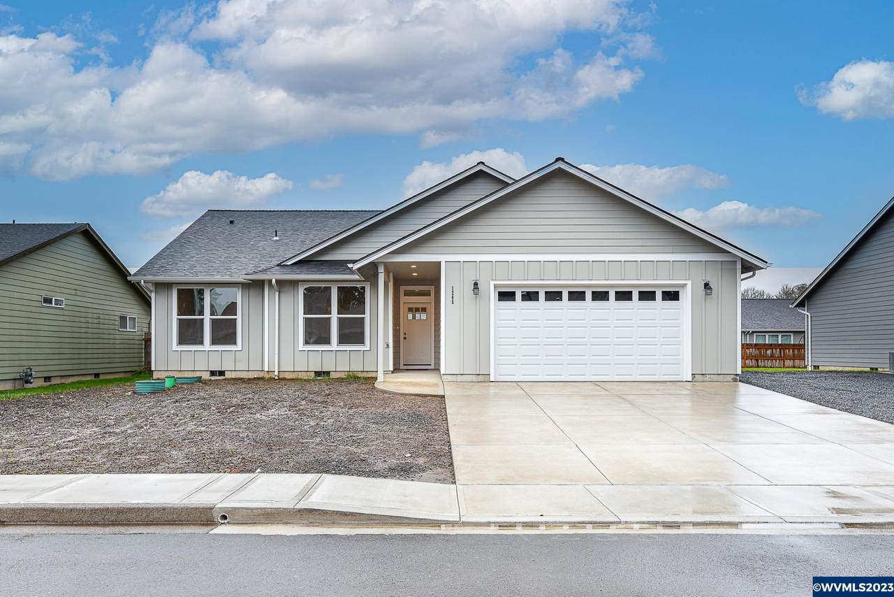 1265 2nd Av - Photo 1