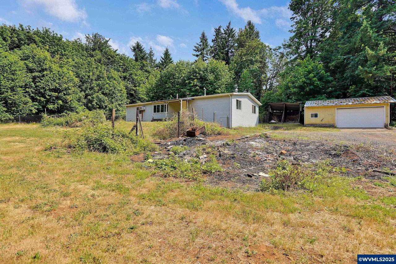 301 Bridge St - Photo 1
