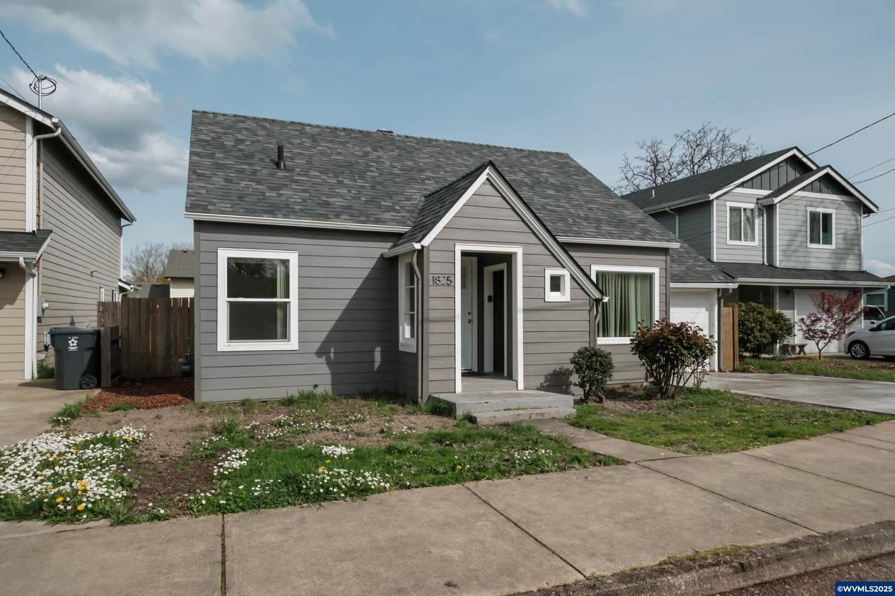 1825 Main St - Photo 1