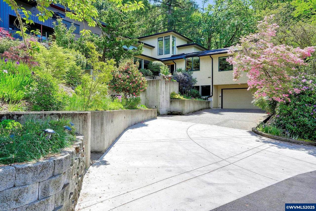 1866 Merritt St - Photo 1