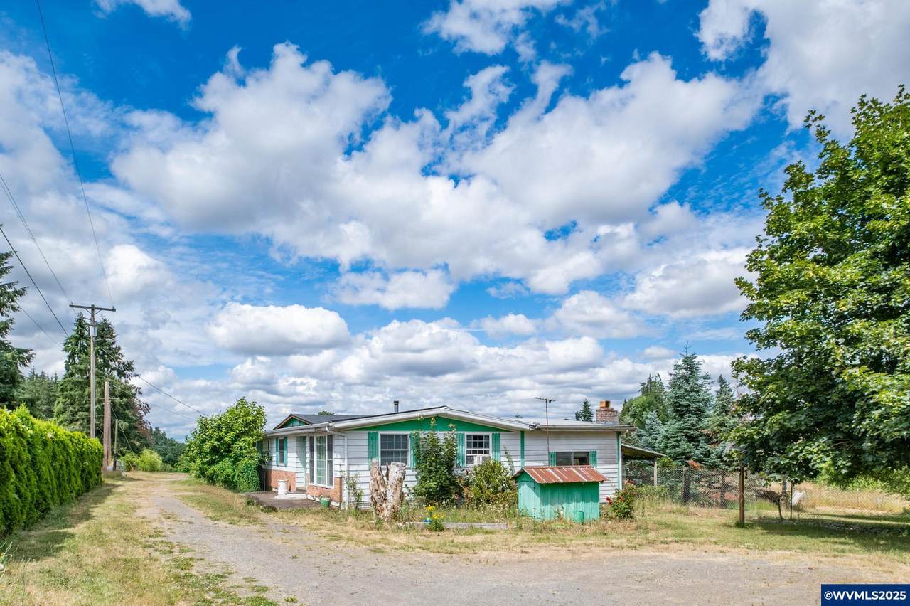 9237 Silver Falls Hwy - Photo 1