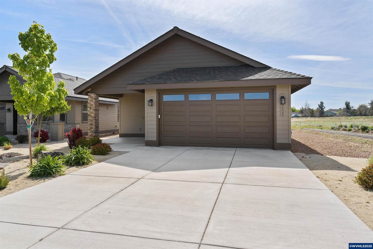 2522 Redwood Cir - Photo 1