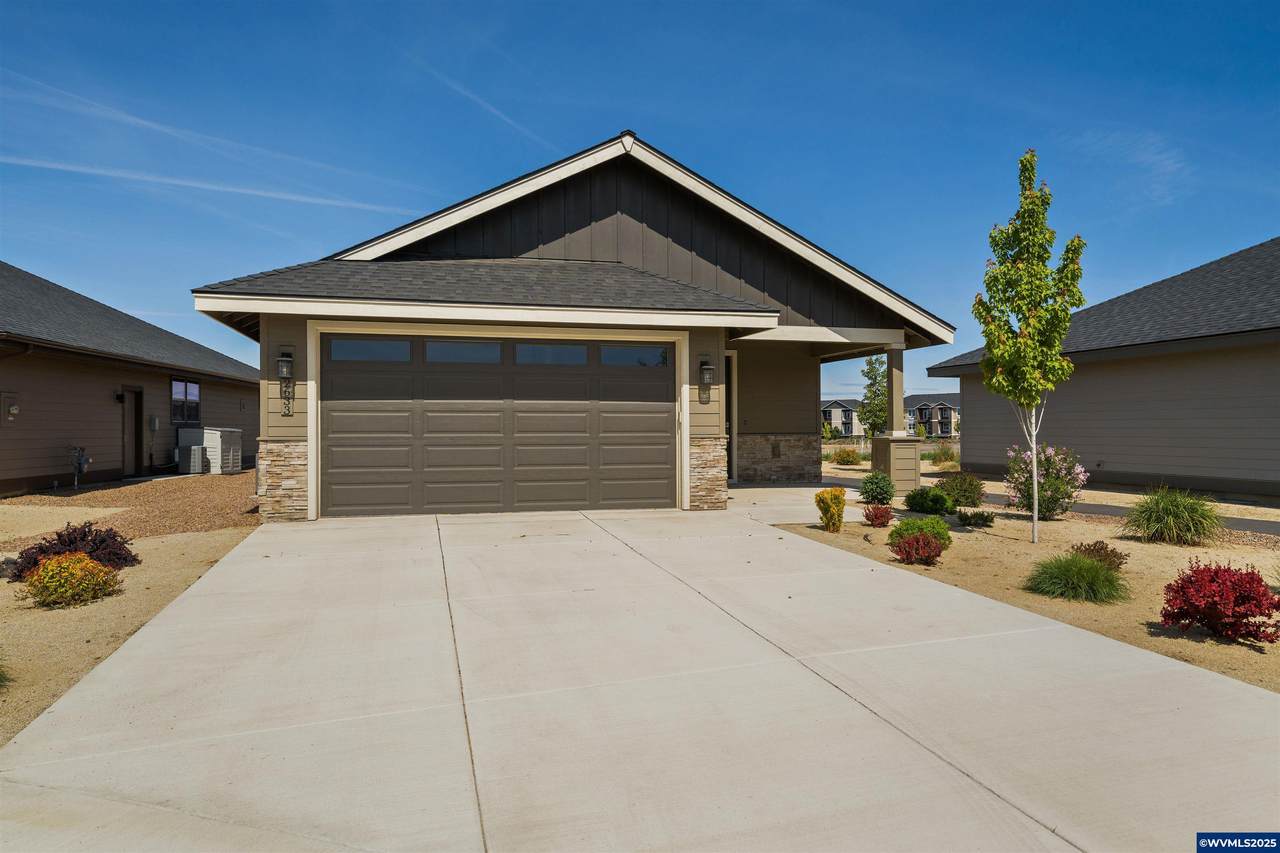 2633 Redwood Cir - Photo 1