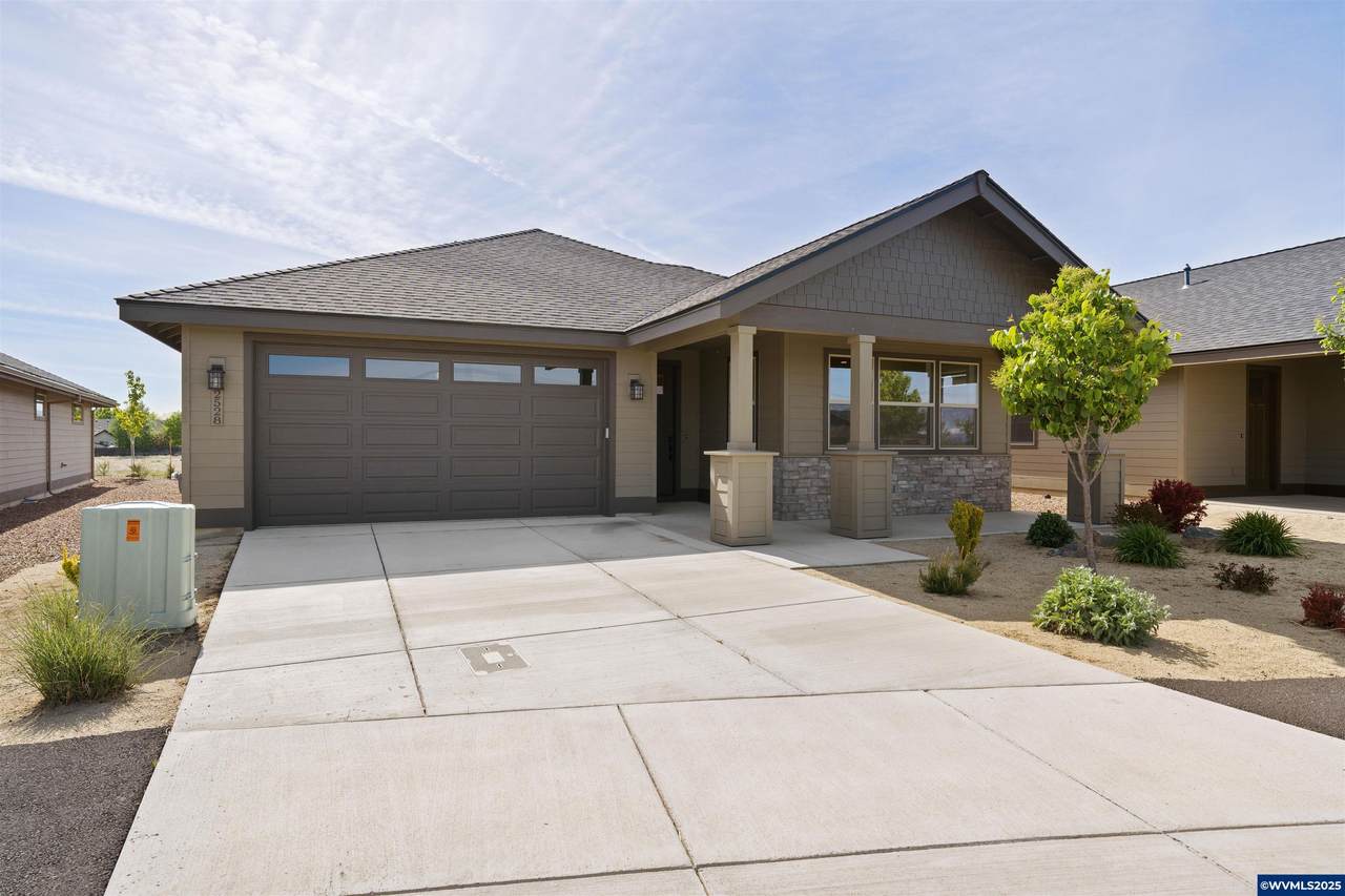 2528 Redwood Cir - Photo 1