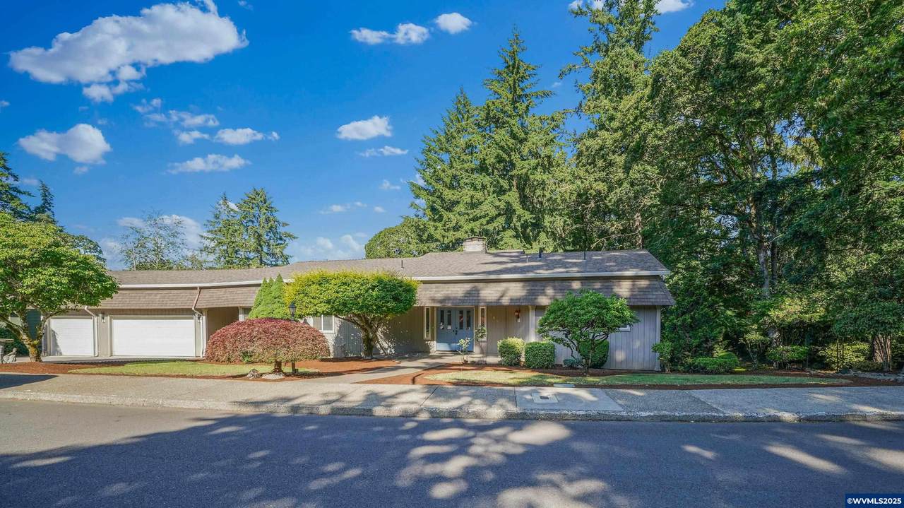 549 Clarmount St - Photo 1