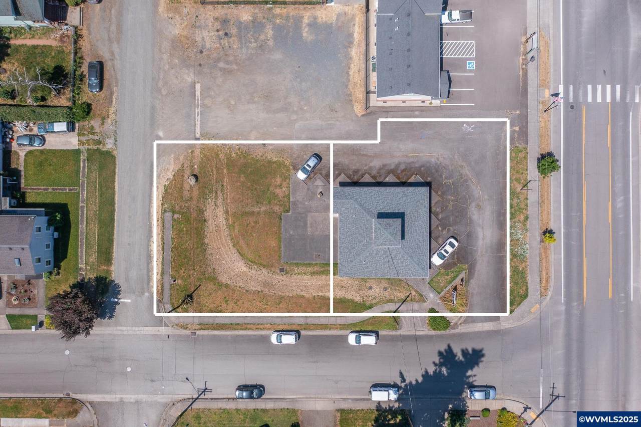 106 (Next To) E Bishop - Photo 1