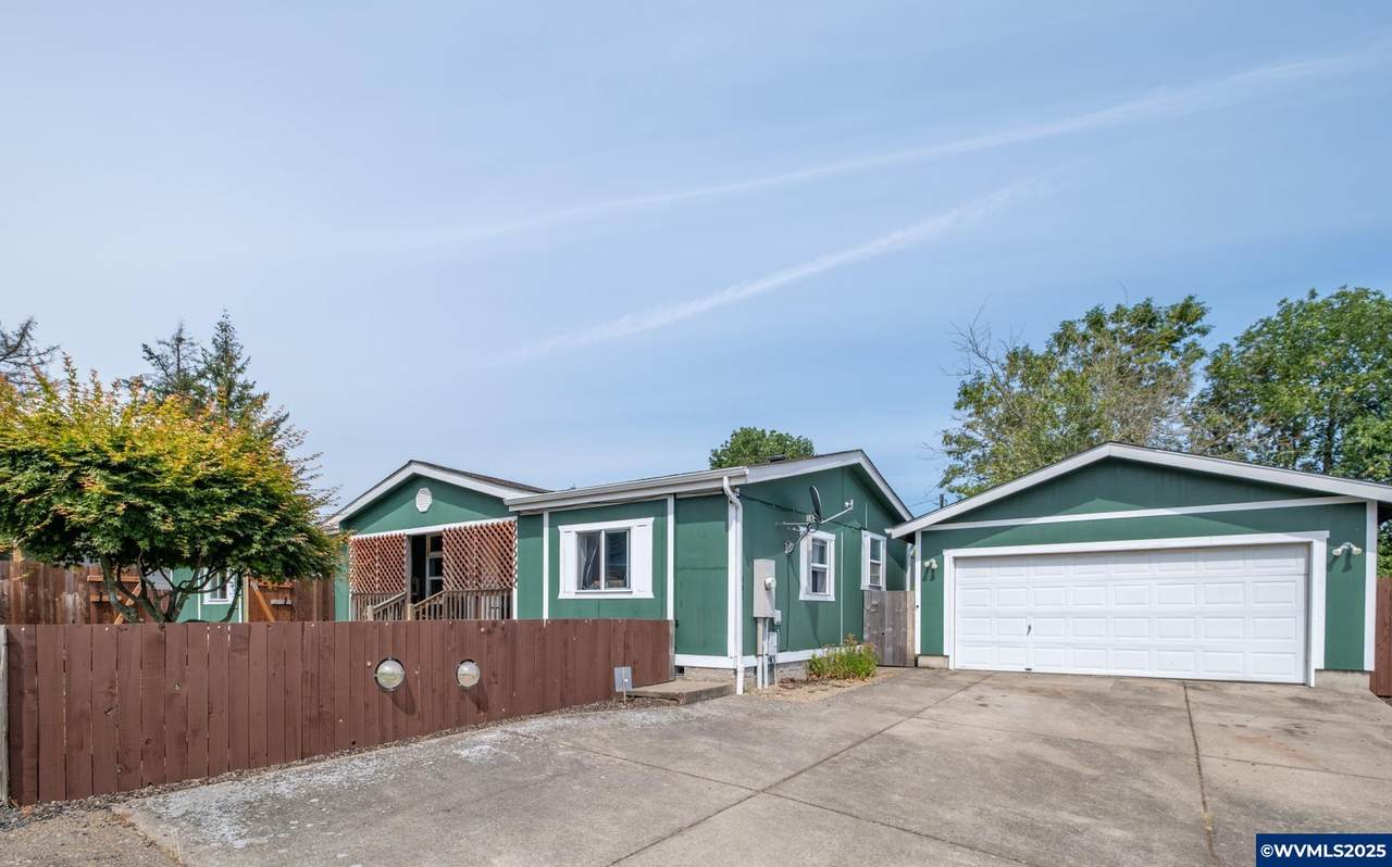 923 Walker Rd - Photo 1