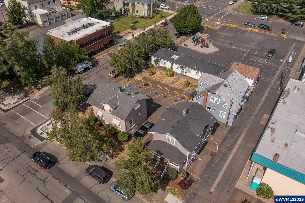 420 4th (-430 1/2) - Photo 1