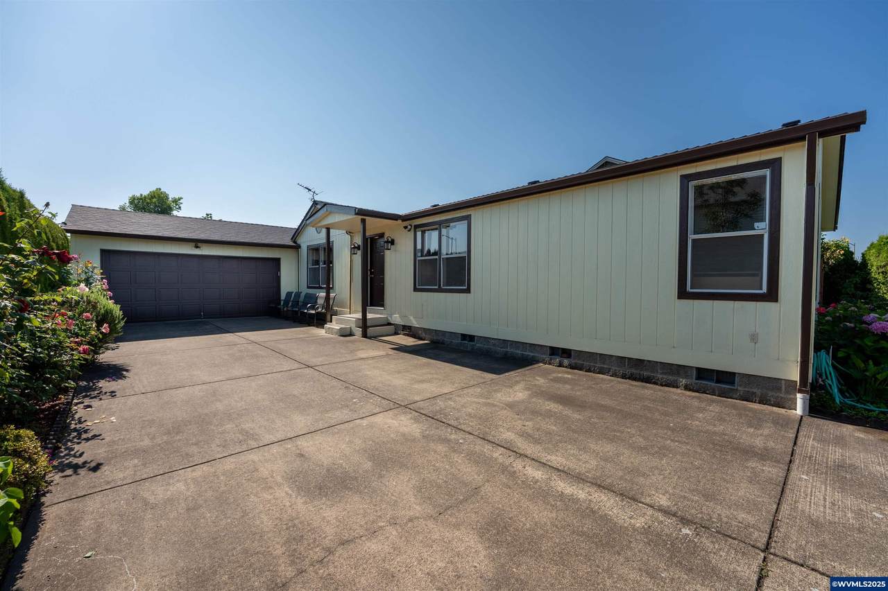1200 Roy Av - Photo 1