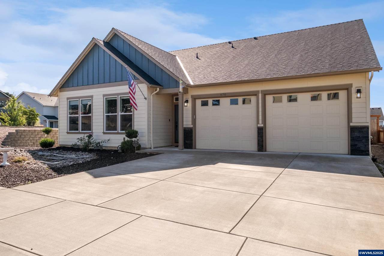 470 Hillcrest Dr - Photo 1