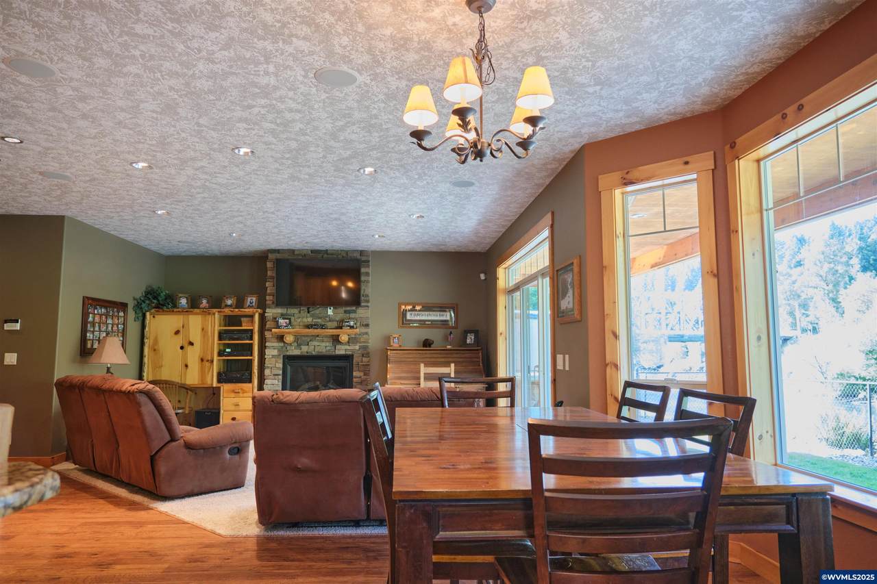 222 Whitten Rd - Photo 1