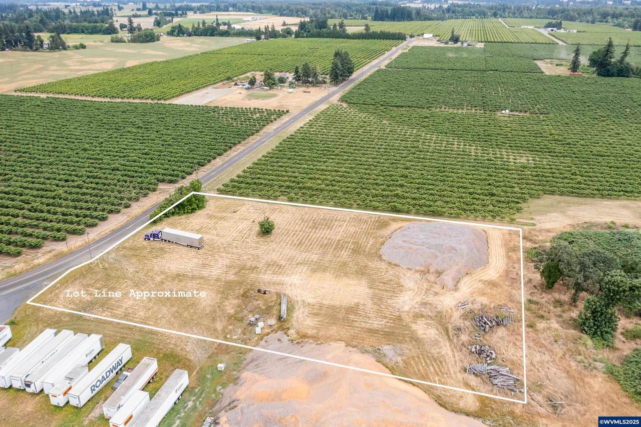 8982 Santiam - Photo 1